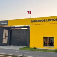 Fachada amarilla del local de Tableros Listos